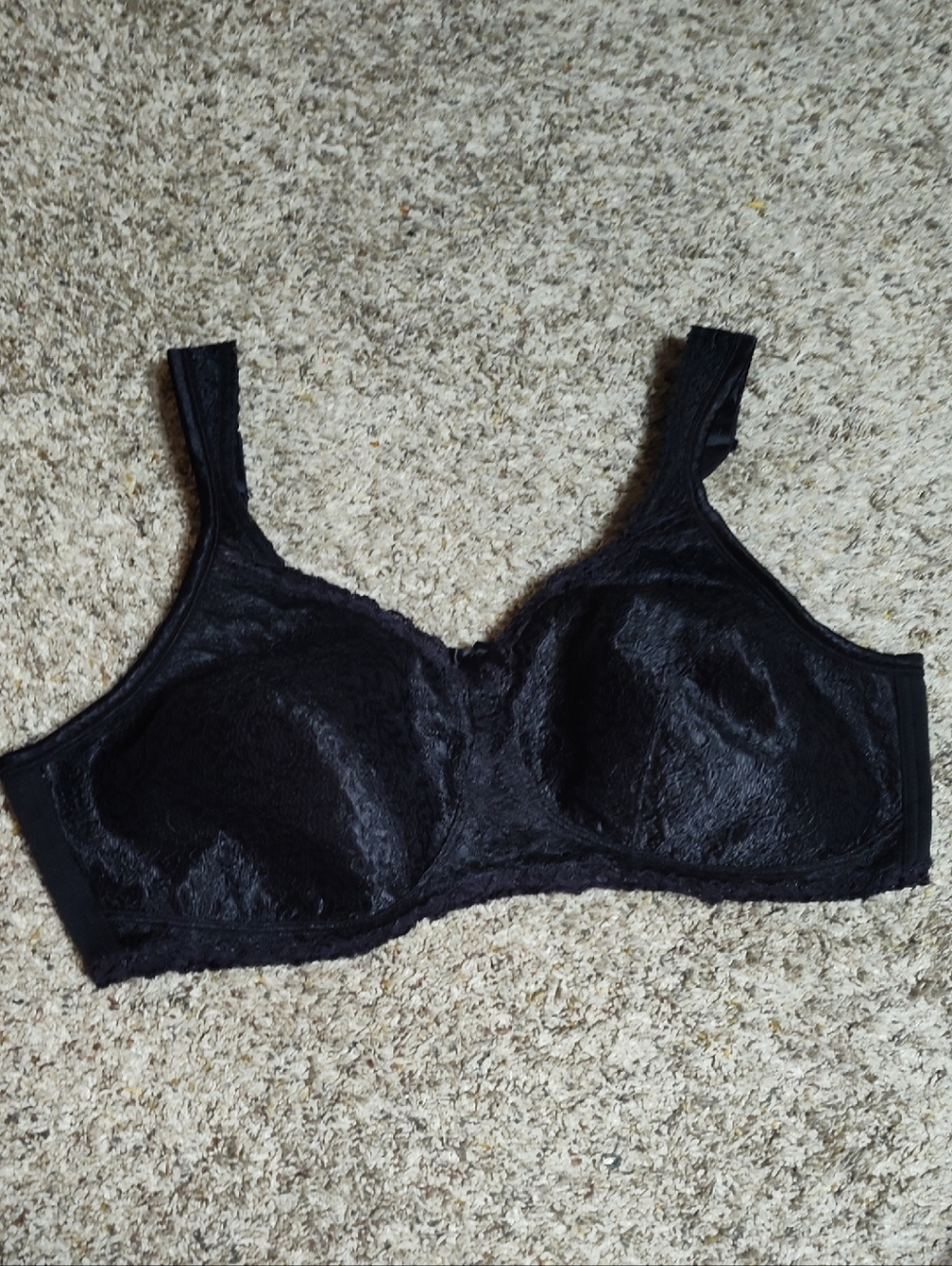 5/$25 SALE Women's Playtex Size 40DD Black Full-Coverage Wireless Lace Bra